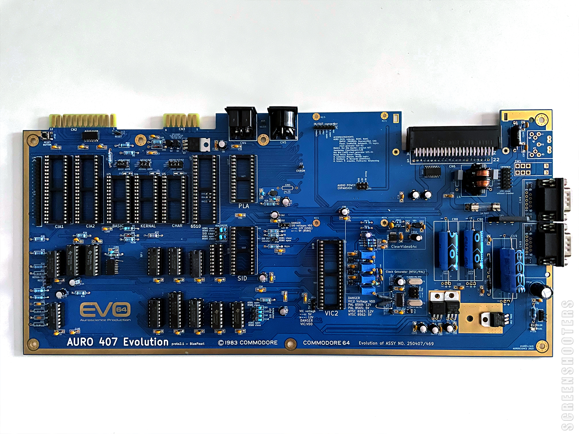 C64-206_BluePeal_11.jpg